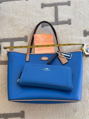 💙🔥COACH Blue Tote with Tan Trim and Leather Handles with wallet!!! 💙🔥